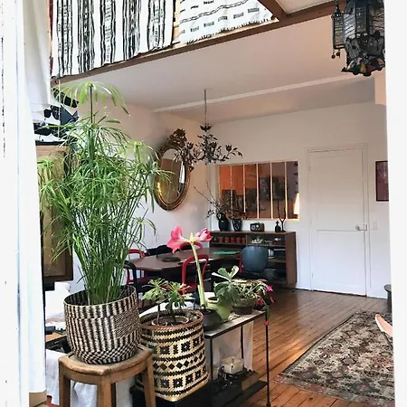 Artist House ; Private Courtyard, Center Σπίτι διακοπών