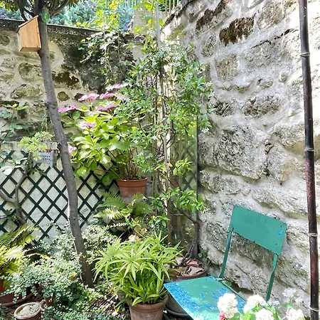Artist House ; Private Courtyard, Center Παρίσι